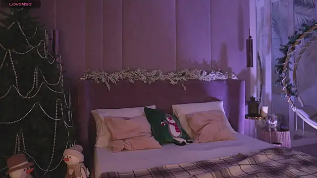 Smiley Mia online show from 12-17-25, 05:12