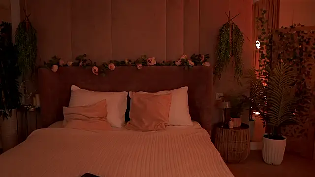 Snapshot of Smiley_Mia chatting on 09-18-25, 05:10 Smiley Mia online show from 09-18-25, 05:10