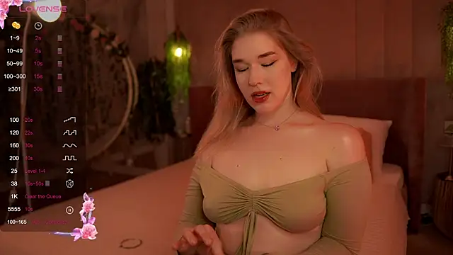 Snapshot of Smiley_Mia chatting on 09-10-25, 07:24 Smiley Mia online show from 09-10-25, 07:24