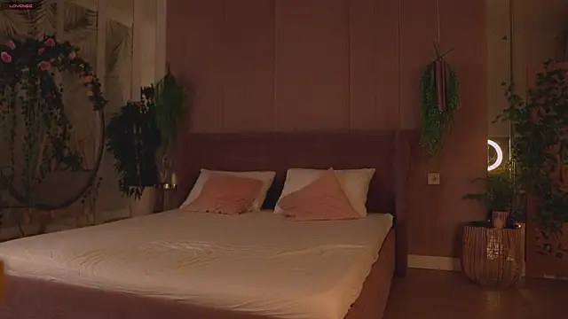 Smiley Mia online show from 11-11-25, 05:02