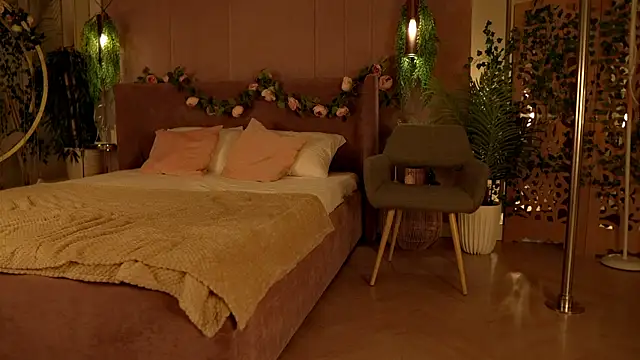 Snapshot of Smiley_Mia chatting on 10-11-25, 05:08 Smiley Mia online show from 10-11-25, 05:08