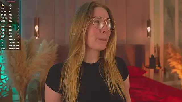 Smiley Mia online show from 04-08-26, 05:09