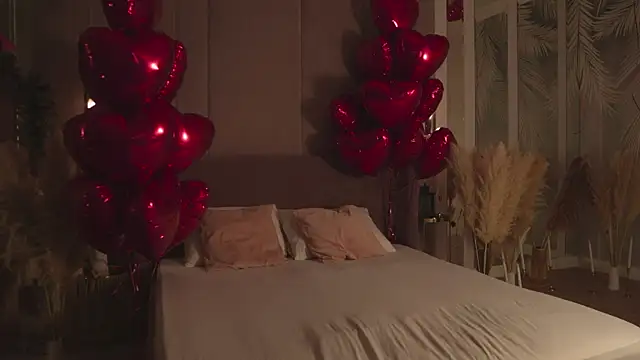 Snapshot of Smiley_Mia chatting on 02-19-26, 05:04 Smiley Mia online show from 02-19-26, 05:04