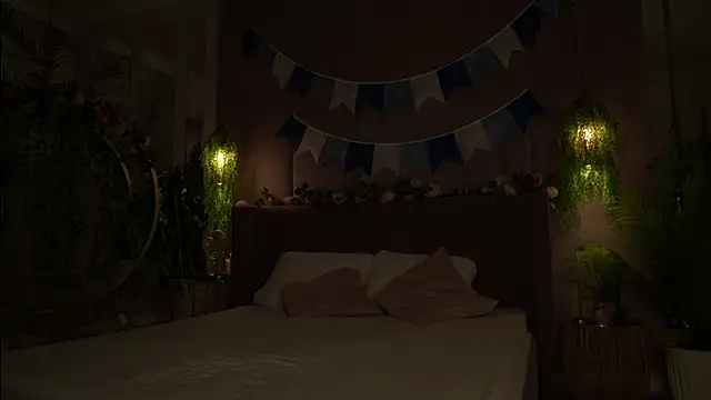 Snapshot of Smiley_Mia chatting on 09-28-25, 05:03 Smiley Mia online show from 09-28-25, 05:03