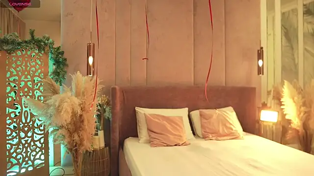 Smiley Mia online show from 03-18-26, 05:10