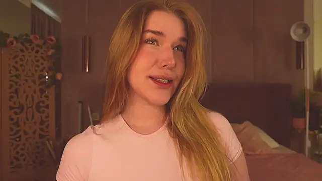 Smiley Mia online show from 05-27-26, 05:37