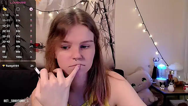 Snapshot of Moona_xx chatting on 01-26-25, 10:02 Moona xx online show from 01-26-25, 10:02