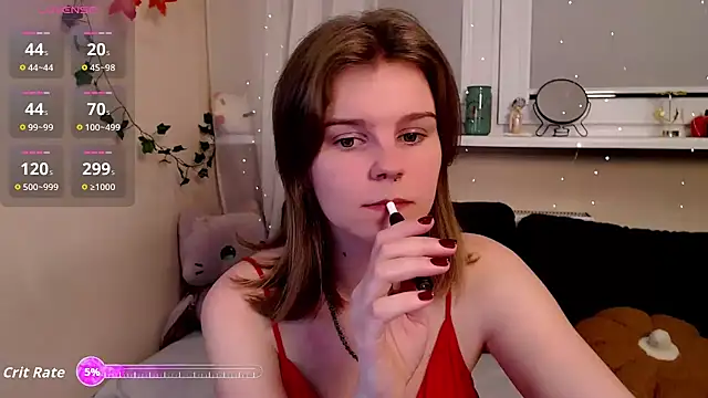 Snapshot of Moona_xx chatting on 10-24-25, 10:09 Moona xx online show from 10-24-25, 10:09