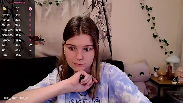 Snapshot of Moona_xx chatting on 03-08-25, 10:45 Moona xx online show from 03-08-25, 10:45