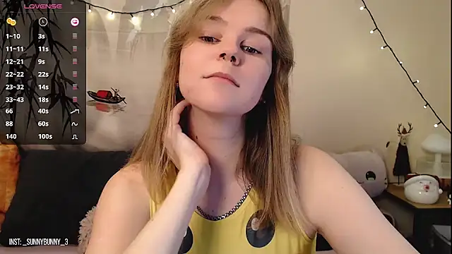 Snapshot of Moona_xx chatting on 12-26-24, 08:32 Moona xx online show from 12-26-24, 08:32
