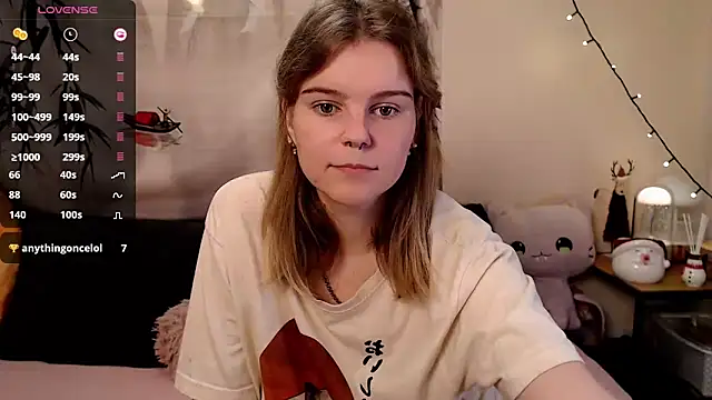 Snapshot of Moona_xx chatting on 12-27-24, 10:16 Moona xx online show from 12-27-24, 10:16