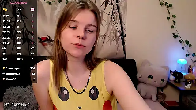 Snapshot of Moona_xx chatting on 03-11-25, 09:26 Moona xx online show from 03-11-25, 09:26