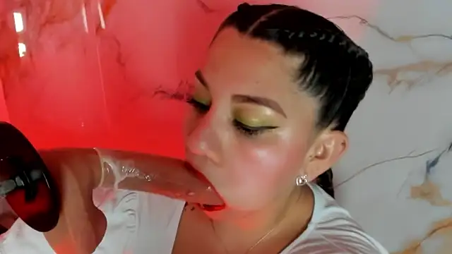 hade cute online show from 03-19-26, 05:24