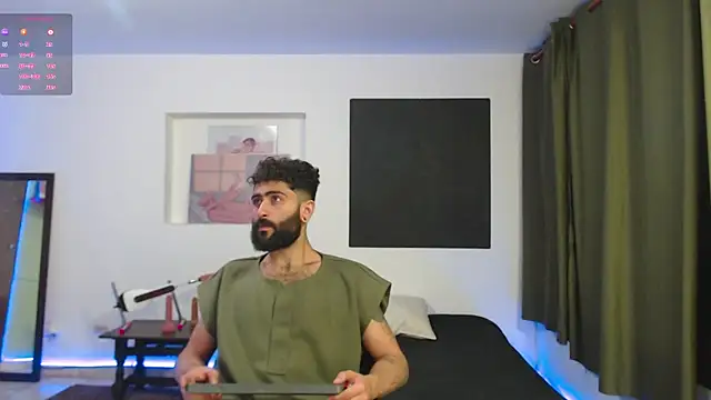 Snapshot of Drogamma chatting on 12-04-24, 11:52 Drogamma online show from 12-04-24, 11:52