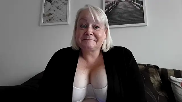 ANNIE XXXUK online show from 01-15-25, 01:52