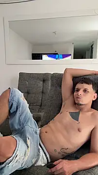 ArturoDelgado1 online show from 04-11-26, 06:44