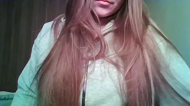 Snapshot of Evasapples chatting on 04-20-26, 07:37 Evasapples online show from 04-20-26, 07:37