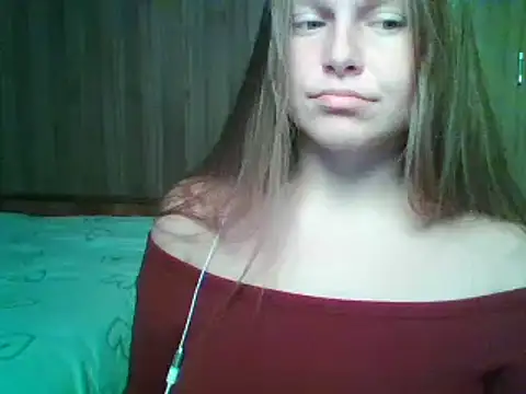 Snapshot of Evasapples chatting on 10-15-25, 06:16 Evasapples online show from 10-15-25, 06:16
