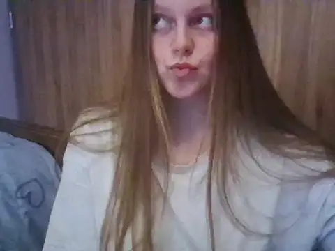 Snapshot of Evasapples chatting on 02-20-25, 09:09 Evasapples online show from 02-20-25, 09:09