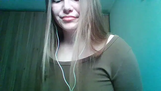 Snapshot of Evasapples chatting on 05-20-26, 08:28 Evasapples online show from 05-20-26, 08:28