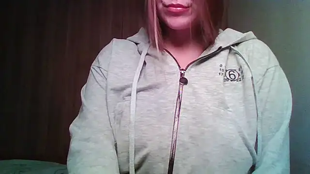 Snapshot of Evasapples chatting on 05-17-26, 07:47 Evasapples online show from 05-17-26, 07:47