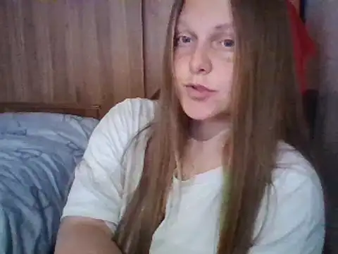Snapshot of Evasapples chatting on 03-13-25, 10:32 Evasapples online show from 03-13-25, 10:32