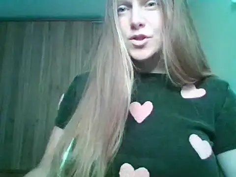 Snapshot of Evasapples chatting on 10-05-25, 07:04 Evasapples online show from 10-05-25, 07:04