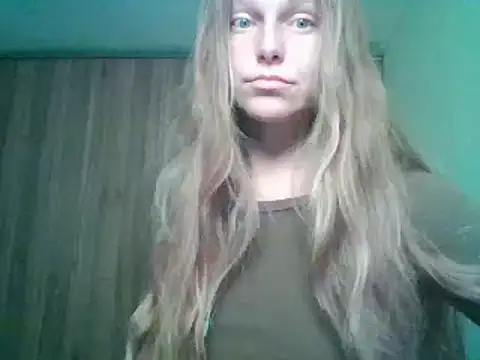 Snapshot of Evasapples chatting on 09-18-25, 07:39 Evasapples online show from 09-18-25, 07:39