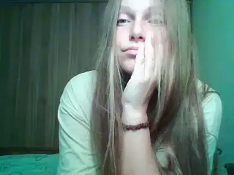 Snapshot of Evasapples chatting on 10-23-25, 09:57 Evasapples online show from 10-23-25, 09:57