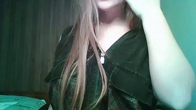 Snapshot of Evasapples chatting on 04-22-26, 07:53 Evasapples online show from 04-22-26, 07:53