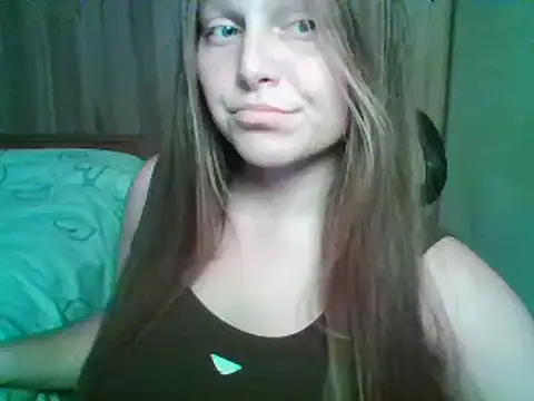 Snapshot of Evasapples chatting on 10-17-25, 09:49 Evasapples online show from 10-17-25, 09:49