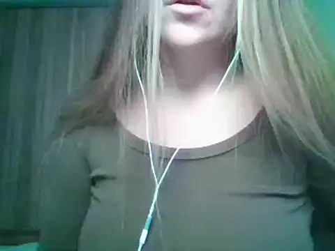 Snapshot of Evasapples chatting on 09-20-25, 03:39 Evasapples online show from 09-20-25, 03:39