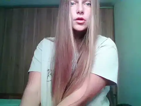 Snapshot of Evasapples chatting on 10-02-25, 04:32 Evasapples online show from 10-02-25, 04:32