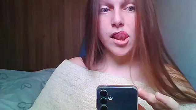 Snapshot of Evasapples chatting on 05-15-26, 07:23 Evasapples online show from 05-15-26, 07:23