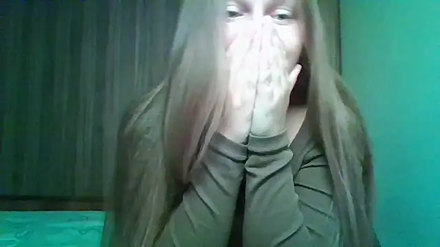 Snapshot of Evasapples chatting on 09-28-25, 03:08 Evasapples online show from 09-28-25, 03:08
