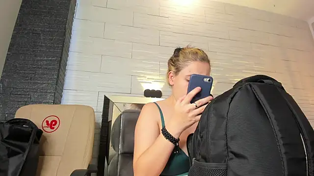 dorothy vegga online show from 11-15-25, 03:54