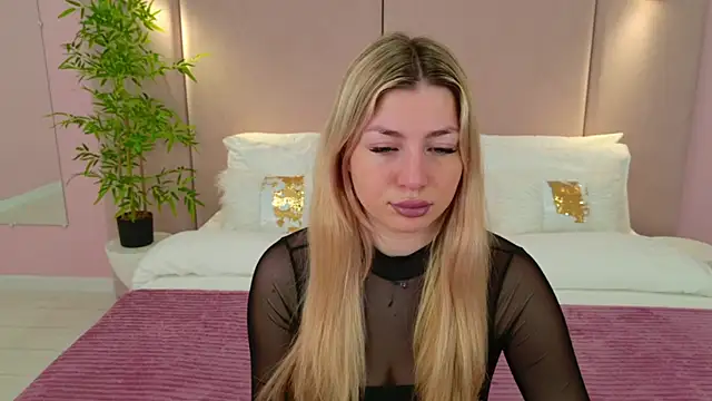 Snapshot of HelenaMorgan chatting on 03-14-25, 03:04 HelenaMorgan online show from 03-14-25, 03:04