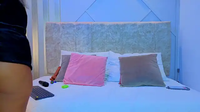 Snapshot of Tayra_Pradit chatting on 02-24-26, 07:26 Tayra Pradit online show from 02-24-26, 07:26