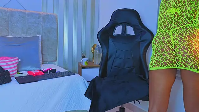 Tayra Pradit online show from 04-28-26, 07:29