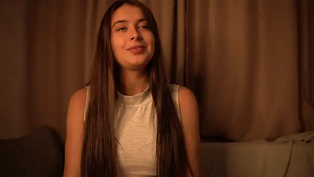 Snapshot of elisa_moon chatting on 10-13-25, 03:35 elisa moon online show from 10-13-25, 03:35