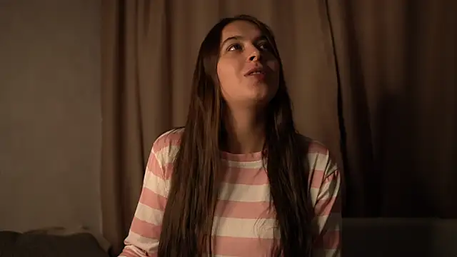 Snapshot of elisa_moon chatting on 10-31-25, 11:51 elisa moon online show from 10-31-25, 11:51