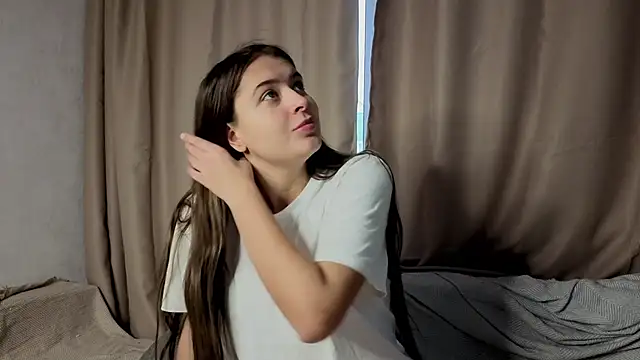 elisa moon online show from 11-18-25, 08:50