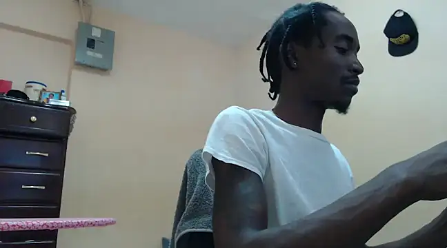 Snapshot of jammasterjack chatting on 02-17-25, 01:33 jammasterjack online show from 02-17-25, 01:33