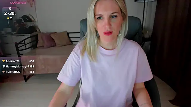 Snapshot of I_D_A chatting on 03-23-25, 12:58 I D A online show from 03-23-25, 12:58