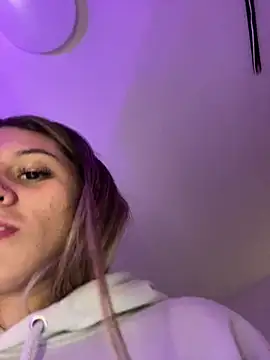 Snapshot of aliisonn_parker26 chatting on 02-22-25, 01:11 aliisonn parker26 online show from 02-22-25, 01:11
