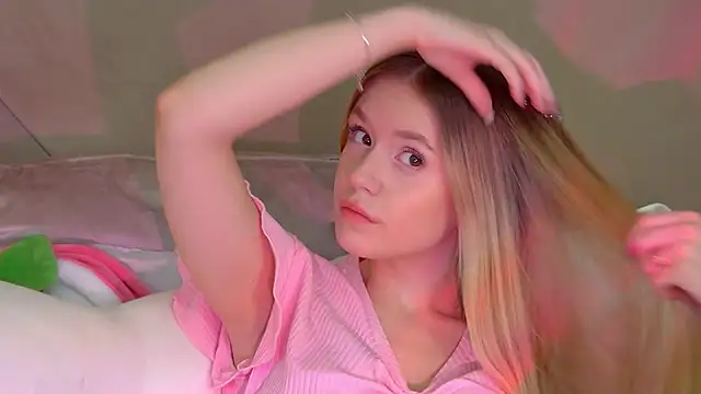 MilanaBalmain online show from 11-15-25, 06:06