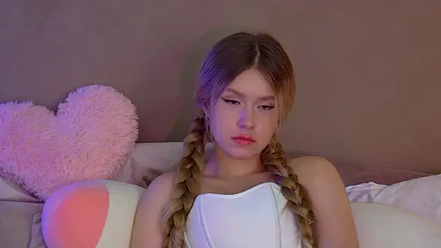 MilanaBalmain online show from 10-08-25, 04:08