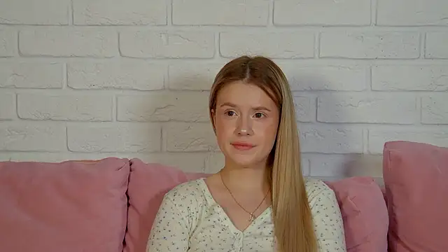 MilanaBalmain online show from 04-15-26, 04:22