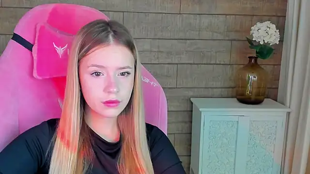 MilanaBalmain online show from 09-28-25, 04:08