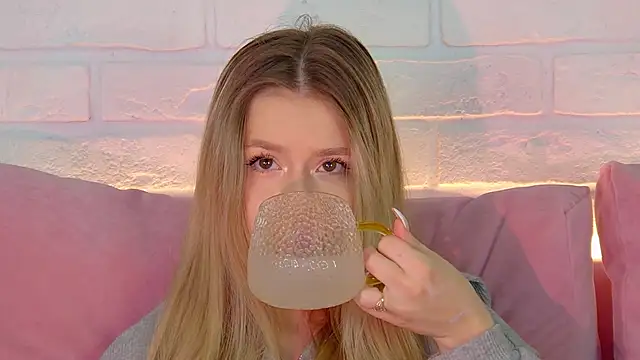 MilanaBalmain online show from 10-01-25, 04:11